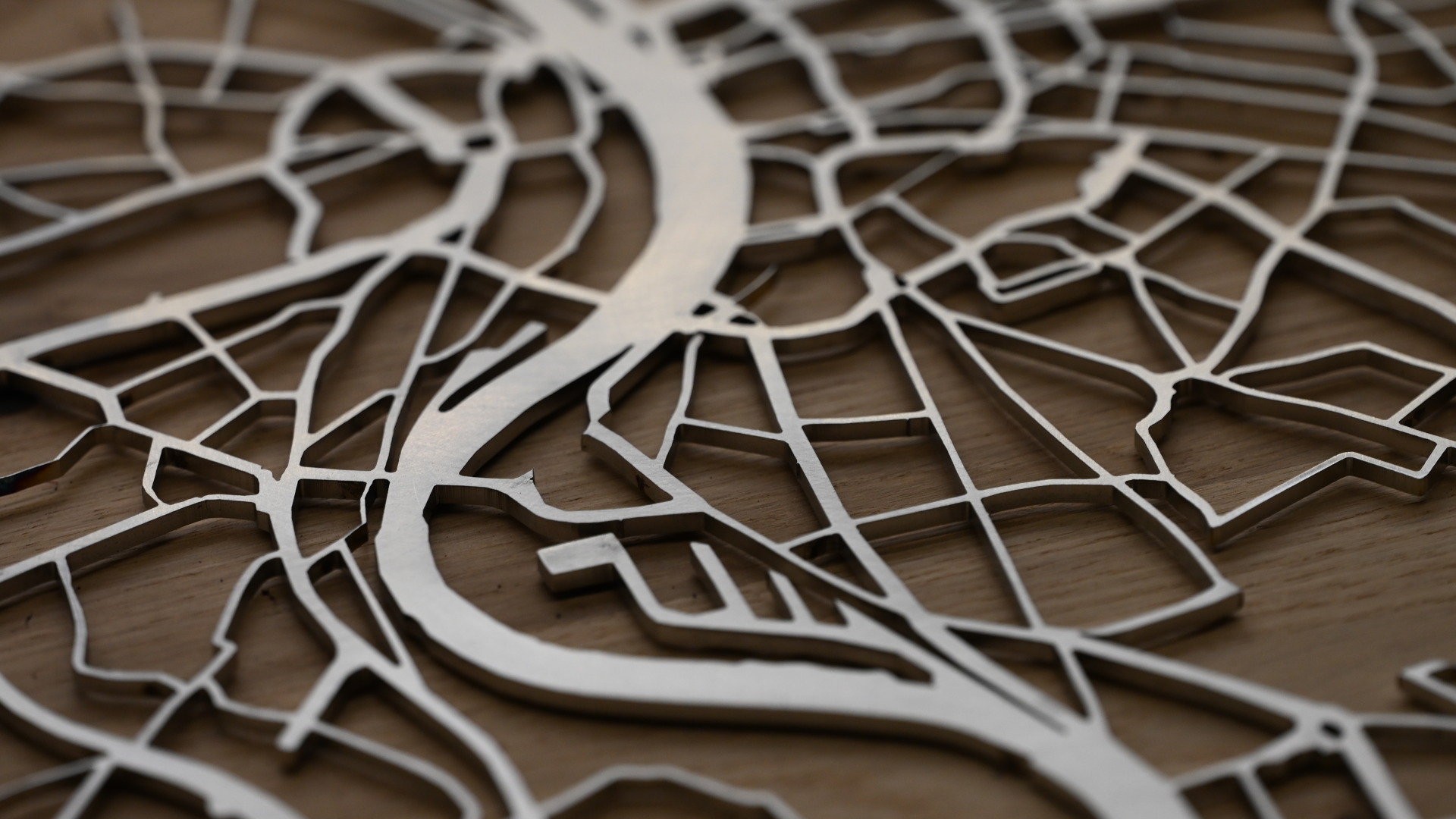 DIEMETALLMACHER Stadtplan-Wanddeko aus Edelstahl